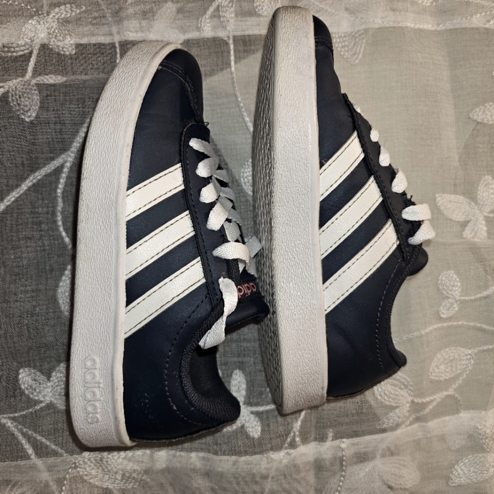 Kids navy blue leather Adidas unisex track shoes size 11K - Picture 2 of 10